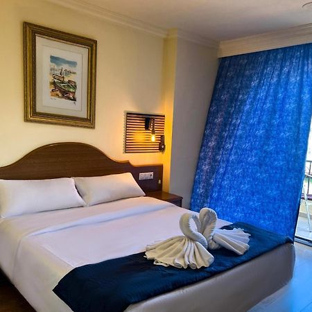 Hotel Portofino By Insidehome Empuriabrava Exterior photo