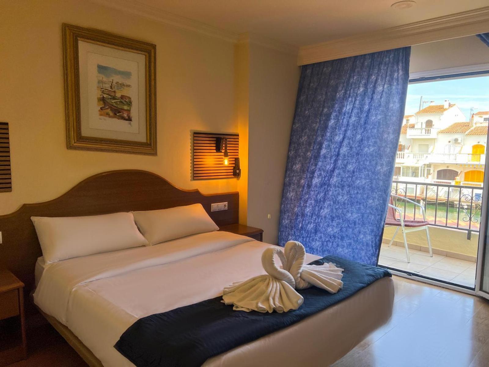 Hotel Portofino By Insidehome Empuriabrava Exterior photo