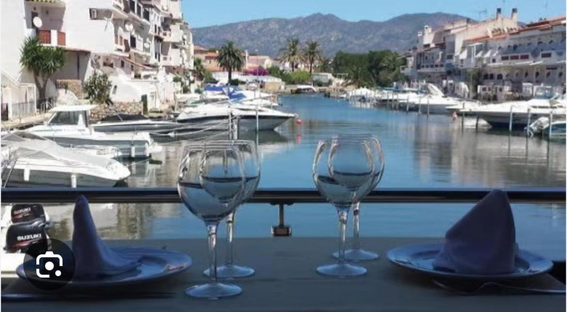 Hotel Portofino By Insidehome Empuriabrava Exterior photo